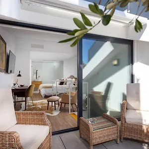 https://stupendo-tree-rooms-suite-with-terrace-center-air.hotels-lisbon-portugal.com